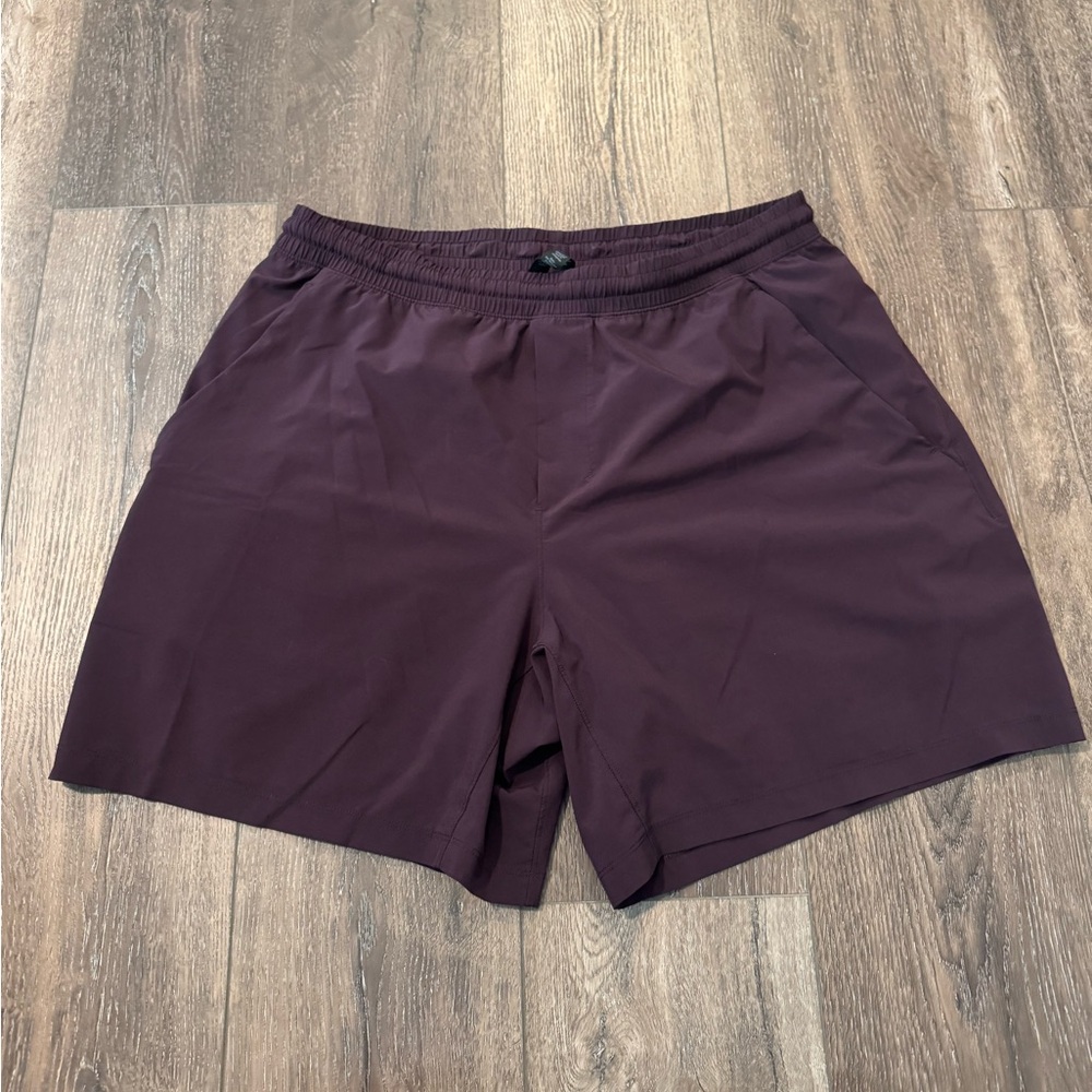 Men’s Lululemon linerless Pace Breaker 7” inseam size XL